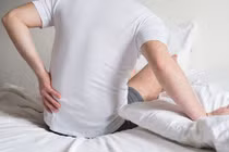 Đau lưng - dấu hiệu cảnh báo 4 bệnh ung thư nguy hiểm 