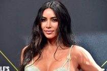 Kim Kardashian hối hận vì dưỡng da mặt bằng máu