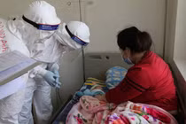 Hai bệnh nhân COVID-19 ở Hà Nội và Đà Nẵng nguy kịch