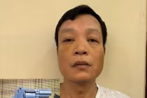 Đang ăn phở rút súng bắn xuống đất vì nghĩ rằng bị nhìn đểu