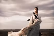 Chân dung người phụ nữ đầu tiên tu luyện trường sinh, bay trên không 