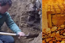 Đào được 'kho vàng' dưới móng nhà, cảnh sát lập tức tới tịch thu