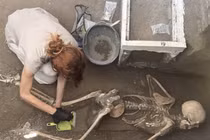 Thảm họa núi lửa Italia, nạn nhân ôm chặt kho báu khi chết