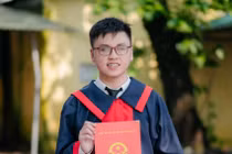 Đường tới cổng trường đại học của nam sinh khiếm thị Đỗ Nam Khánh