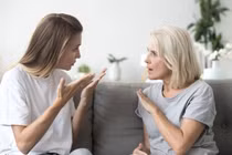 Mẹ chồng bị con dâu mới sinh đuổi ra khỏi nhà chỉ vì...