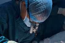 Chuyển vạt da điều trị cho bệnh nhân bị loét cùng cụt 10 năm 