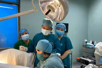 10 ngày đêm chạy chữa bệnh nhân bị sốc nhiễm trùng, u buồng trứng 