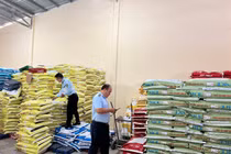 Bạc Liêu: 3 tấn thức ăn chăn nuôi hết hạn bị tạm giữ