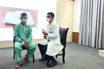 Nuốt đau, khàn tiếng vì xương cá diêu hồng mắc vào dây thanh