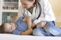 Vệ sinh không đúng cách, trẻ bị nhiễm trùng đường tiểu