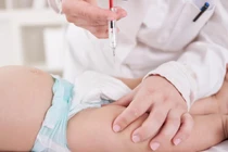 Mẹ mắc viêm gan B mạn, con sinh ra có bị lây bệnh không?