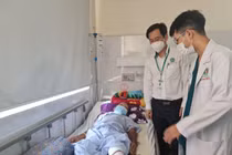 Người đàn ông 81 tuổi suýt mất mạng vì một vết xước nhỏ 