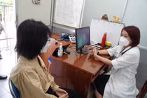 Nhiễm độc kim loại nặng từ thuốc Nam điều trị viêm cột sống 