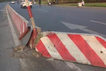 Hi hữu: Tài xế văng khỏi cabin, bị xe mình cán chết