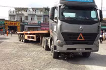 Thai phụ tử vong thương tâm dưới gầm xe container