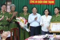 Thưởng nóng đội hình sự tóm 3 tên cướp sử dụng roi điện