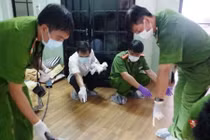 Khoe súng, cô gái trẻ vô tình bắn chết bạn của người yêu