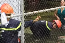 TP HCM: Cảnh sát vẫn đang cứu hộ sau cơn mưa lịch sử