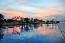 Người nhà bé trai đuối nước “tố” The Boat Club Resort vô trách nhiệm