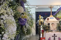 Nghệ sĩ Việt khóc nghẹn, viếng tang ca sĩ Minh Thuận