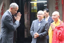 Tổng thống Barack Obama viếng chùa, gặp gỡ doanh nghiệp
