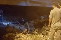 Người đàn ông chết cháy dưới gầm cầu Nguyễn Hữu Cảnh