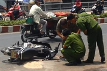 Kinh hoàng 2 nữ sinh bị tạt axit trên đường đi học về