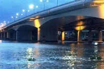 Thanh niên nhảy cầu tự tử bất ngờ bơi vào đòi tài sản