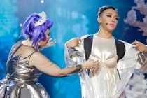 Ảnh ấn tượng liveshow Trấn Thành "Bình tĩnh sống"