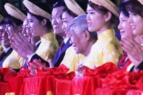 Tân Bí thư TP HCM đón Chủ tịch nước khai mạc đường hoa