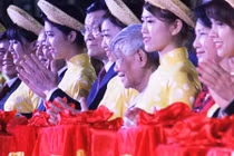 Tân Bí thư TP HCM đón Chủ tịch nước khai mạc đường hoa