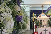 Nghệ sĩ Việt khóc nghẹn, viếng tang ca sĩ Minh Thuận