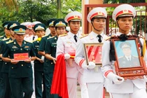 Chùm ảnh: Nghẹn ngào phút hỏa táng 9 quân nhân CASA 212