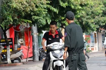 Hà Nội: Tăng cường xử lý vi phạm mũ bảo hiểm từ 1/8