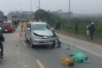 Ô tô Innova đâm xe máy trên QL32, 2 người thiệt mạng 