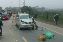 Ô tô Innova đâm xe máy trên QL32, 2 người thiệt mạng 