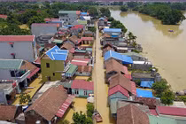 Hà Nội ngập lụt: Sáng 23/7, nhà cửa vẫn chìm trong biển nước