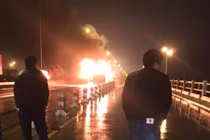 Xe khách 45 chỗ bốc cháy khi đang lưu thông, khách hoảng loạn bỏ chạy