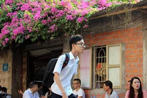 Ngày thi đầu tiên vào lớp 10: Nhiều thí sinh phải chạy vì đến muộn