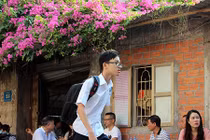 Ngày thi đầu tiên vào lớp 10: Nhiều thí sinh phải chạy vì đến muộn