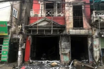 Sau tiếng nổ lớn, ngôi nhà cháy ngùn ngụt, 2 người bị thương