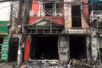 Sau tiếng nổ lớn, ngôi nhà cháy ngùn ngụt, 2 người bị thương