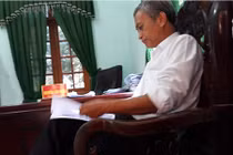 Tạm đình chỉ công tác Phó chủ tịch xã dùng bằng giả ở Hà Nội