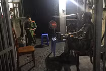 Nhân chứng bàng hoàng kể lại phút con rể đâm bố vợ cũ, đốt nhà