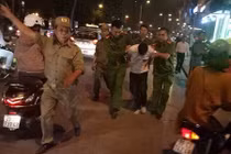 Hiện trường cướp tiệm vàng ở đường Láng, Hà Nội trong đêm