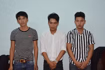 "Ngứa mắt" vì nhóm thanh niên nẹt bô, cầm đá lao ra và cái kết