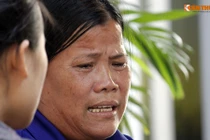 Vợ người lái xe xích lô chở tôn bật khóc đón chồng tại ngoại