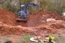 Con gái mất tích 2 tháng, mẹ bàng hoàng phát hiện xác dưới giếng