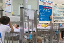 Chi phí khám chữa ở khoa Quốc tế BV Nhi TW nghi cho trẻ uống thuốc hết hạn “chát” cỡ nào?