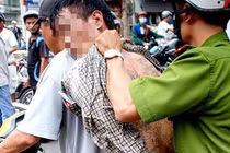 Bắt cóc con người tình đòi tiền chuộc, đâm trọng thương công an